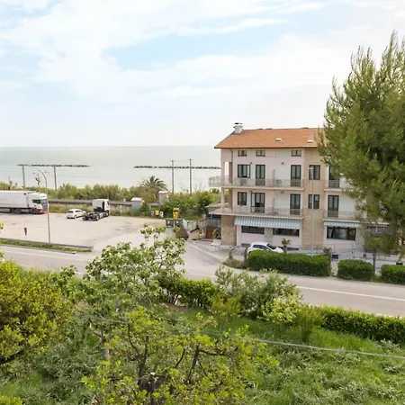 Alojamento de Acomodação e Pequeno-almoço Alba Sul Mare Massignano